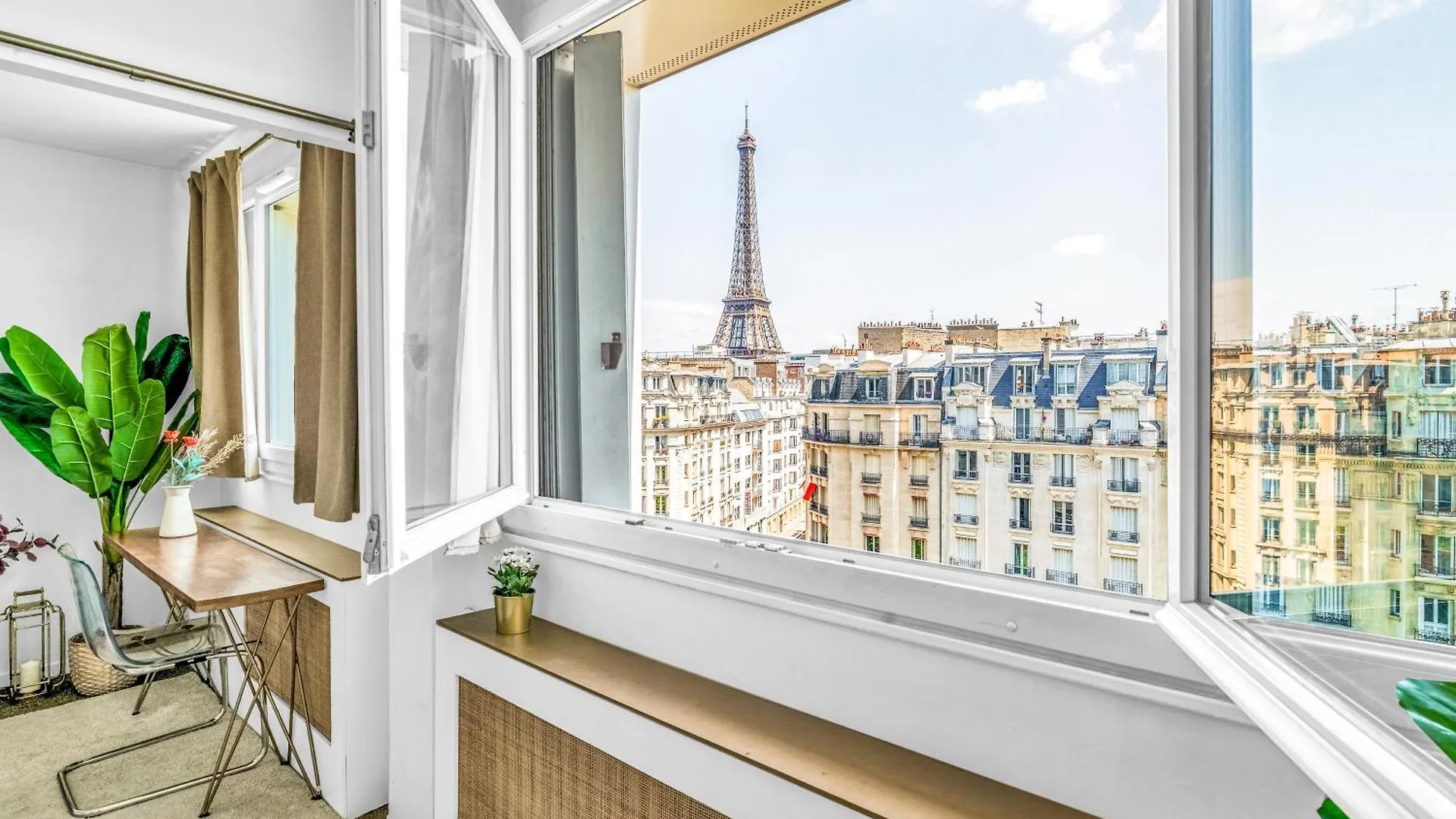Apartment Suite Vue Tour Eiffel Paris France